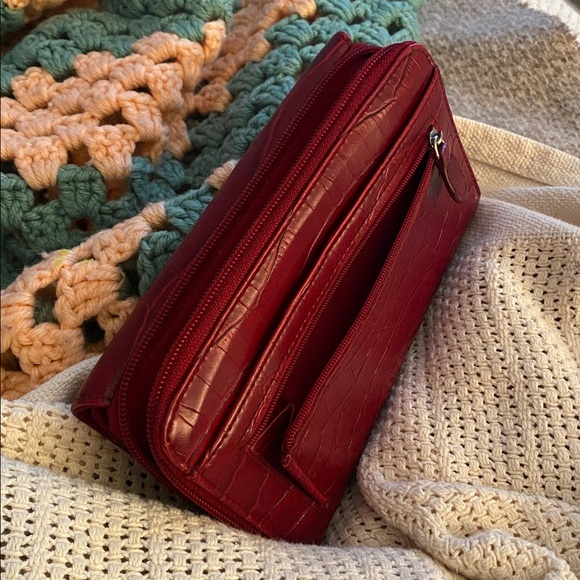 Red Croc-Embossed Wallet - Picture 9 of 9